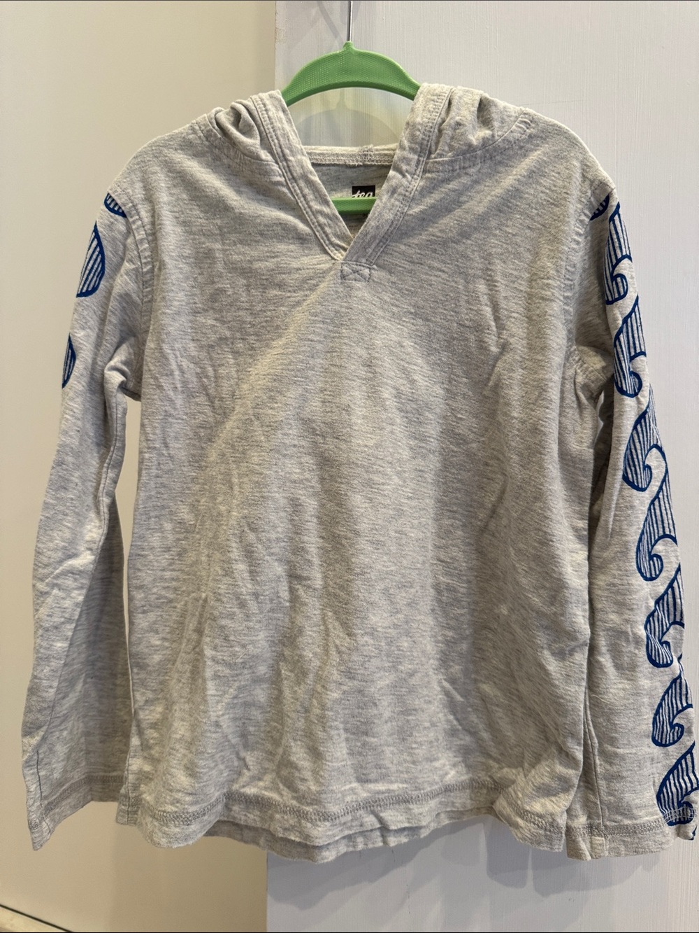 Tea Collection Light Gray Hooded Tee with Blue Wave Sleeve Detail